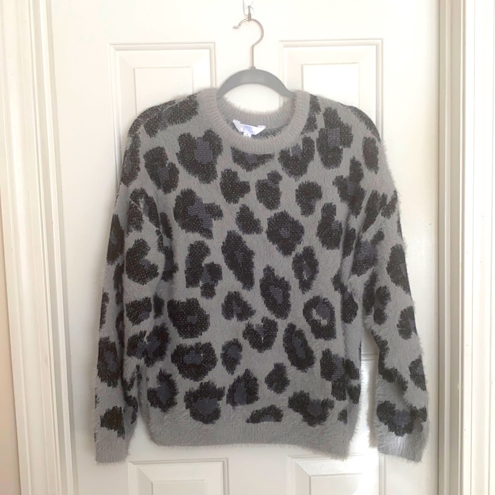 Cute cheetah print light weight sweater